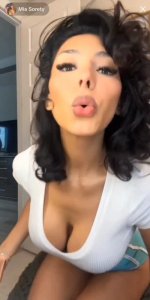 Mia1.695692ebaeb0955f3.md.jpg